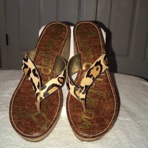 Like new Ladies slight platform thong sandals